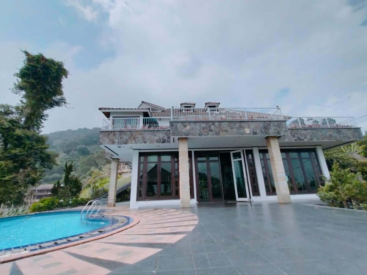 Villa Santika Puncak Pass Cimacan Exterior photo