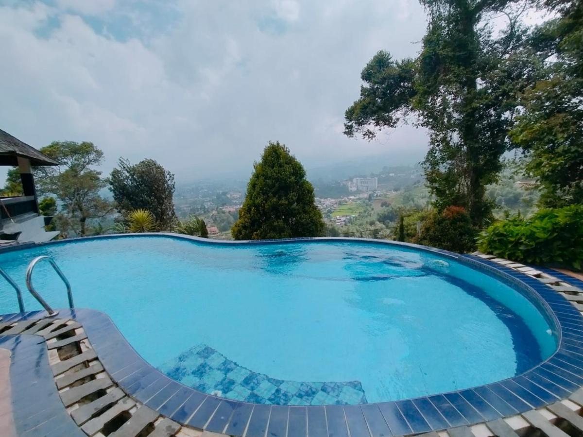 Villa Santika Puncak Pass Cimacan Exterior photo