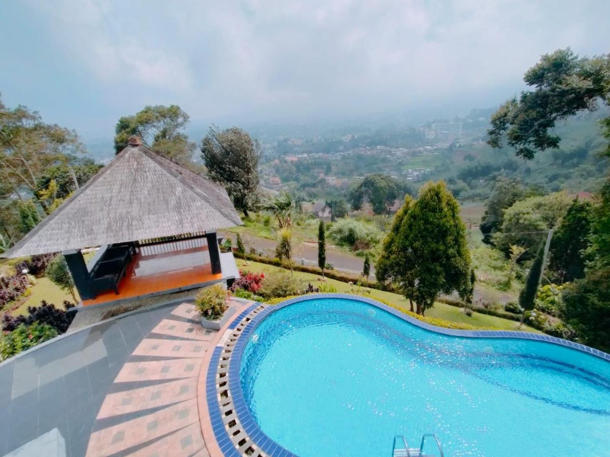 Villa Santika Puncak Pass Cimacan Exterior photo