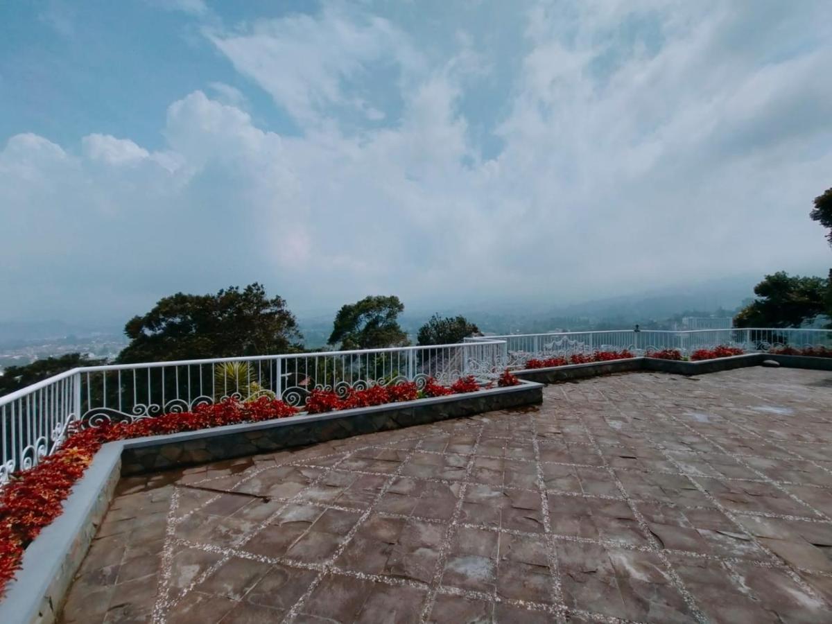 Villa Santika Puncak Pass Cimacan Exterior photo
