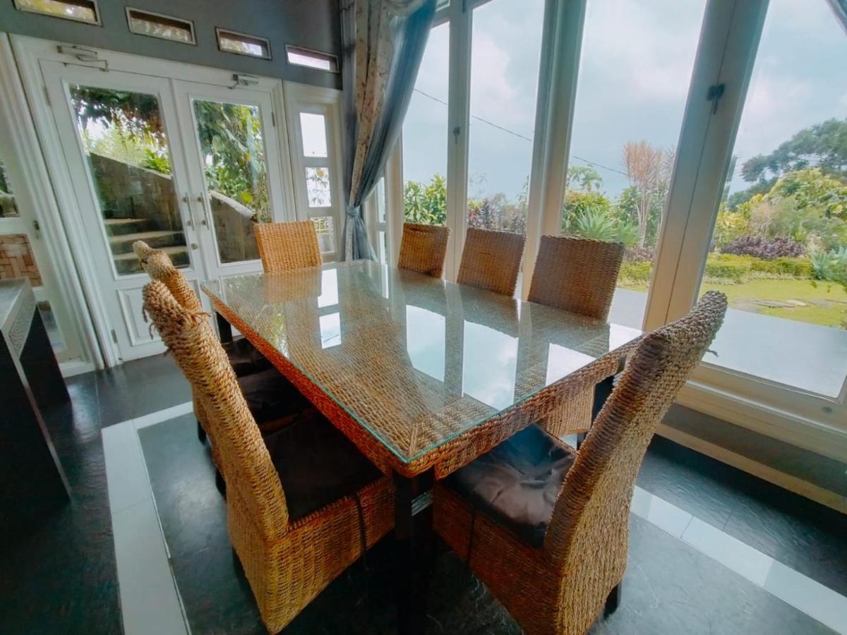 Villa Santika Puncak Pass Cimacan Exterior photo
