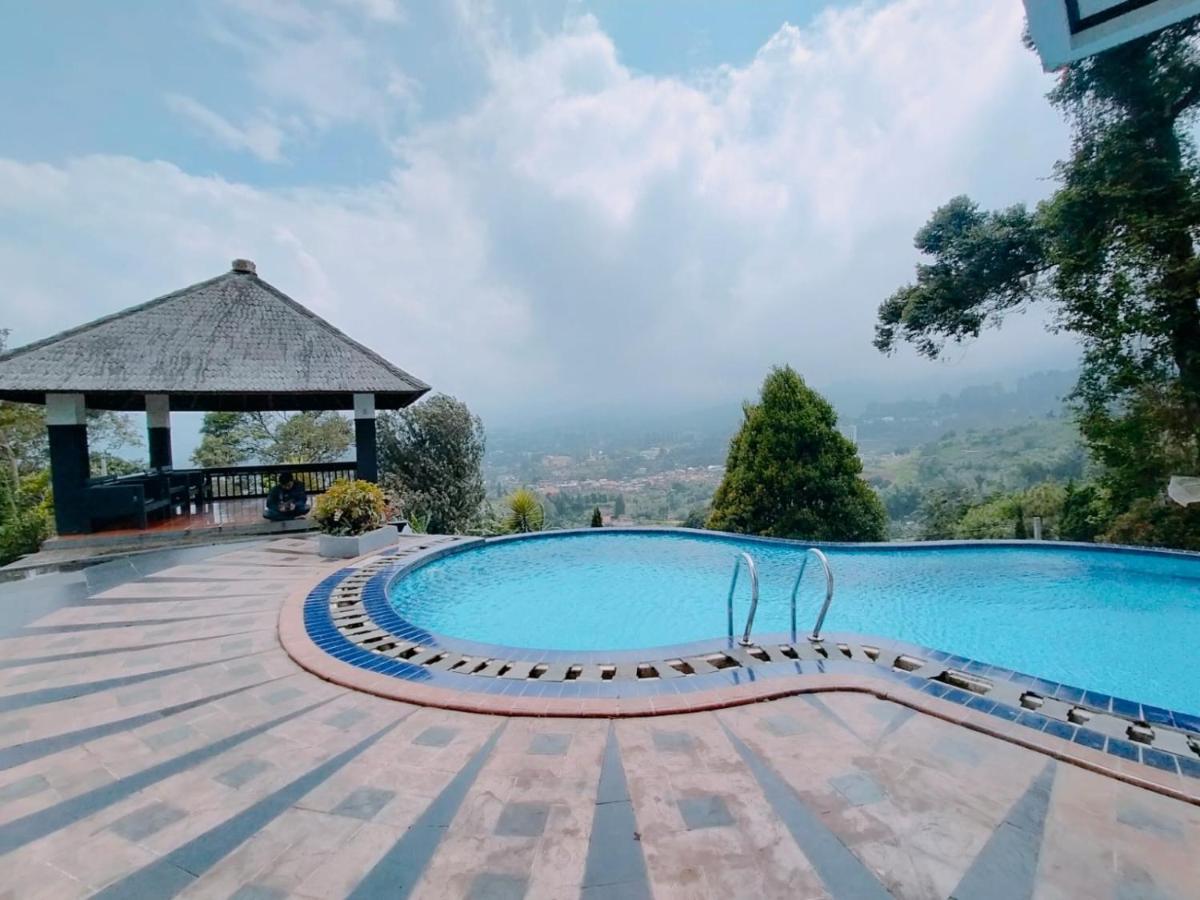 Villa Santika Puncak Pass Cimacan Exterior photo