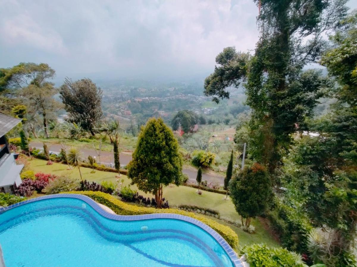 Villa Santika Puncak Pass Cimacan Exterior photo